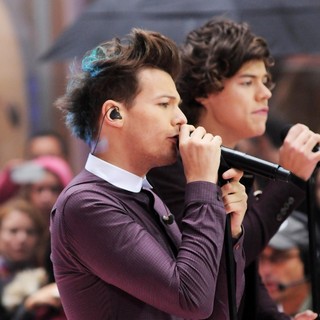 Louis Tomlinson, Harry Styles, One Direction in One Direction Performing Live on The Today Show