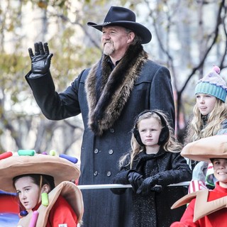 Trace Adkins in 86th Annual Macy's Thanksgiving Day Parade