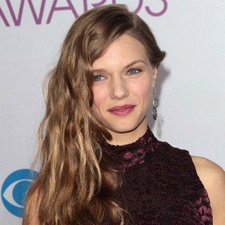 Tracy Spiridakos in People's Choice Awards 2013 - Red Carpet Arrivals
