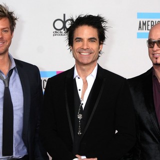 Train in 2010 American Music Awards - Arrivals