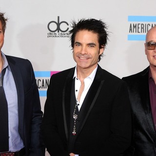 Train in 2010 American Music Awards - Arrivals