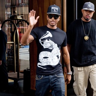 Trey Songz in Trey Songz Leaving His Manhattan Hotel
