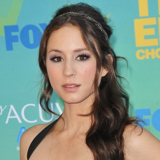 Troian Bellisario in 2011 Teen Choice Awards - troian-bellisario-2011-teen-choice-awards-02