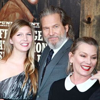 Isabelle Bridges, Jeff Bridges, Susan Geston in New York Premiere of 'True Grit'