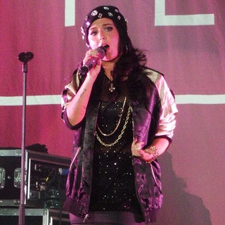 Tulisa Performing Live in Concert as Her UK Tour Start Here Supporting Ne-Yo - tulisa-performing-live-11