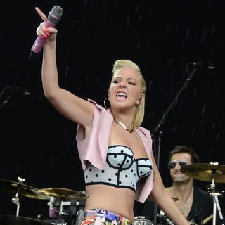 Tulisa, N-Dubz in V Festival 2012 - Performances - Day 2