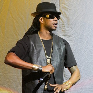 2 Chainz in 2 Chainz Performing Live on The Nicki Minaj Tour