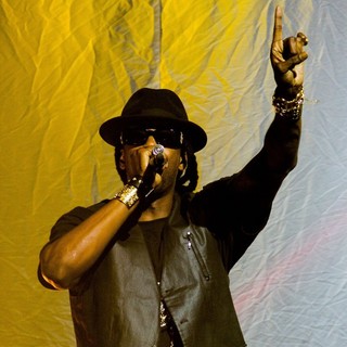 2 Chainz in 2 Chainz Performing Live on The Nicki Minaj Tour