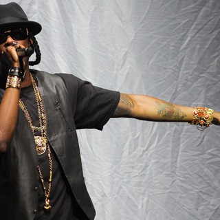 2 Chainz in 2 Chainz Performing Live on The Nicki Minaj Tour