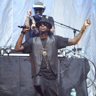 2 Chainz Performing Live on The Nicki Minaj Tour