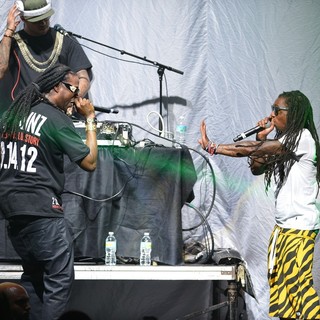 2 Chainz, Lil Wayne in Lil Wayne and 2 Chainz Performing Live on The Nicki Minaj Tour