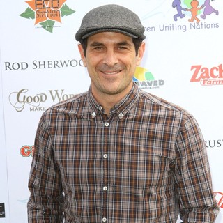 Ty Burrell in World Peace Hosts The 13th Annual Day of The Child - ty-burrell-13th-annual-day-of-the-child-01