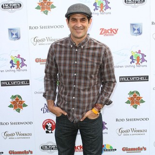 Ty Burrell in World Peace Hosts The 13th Annual Day of The Child - ty-burrell-13th-annual-day-of-the-child-02