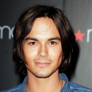 Tyler Blackburn in A Meet and Greet - tyler-blackburn-meet-and-greet-01