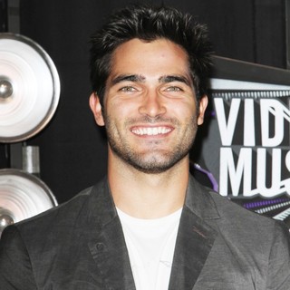 Tyler Hoechlin in 2011 MTV Video Music Awards - Arrivals