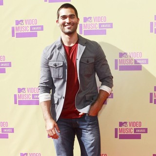 Tyler Hoechlin in 2012 MTV Video Music Awards - Arrivals