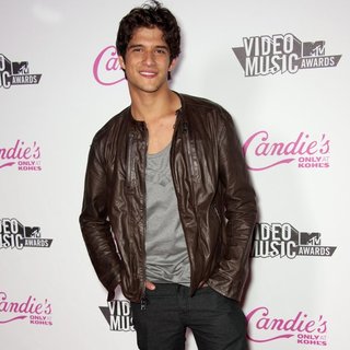 Tyler Posey in Candie's Host The 2011 MTV VMA After Party - Arrivals - tyler-posey-2011-mtv-vma-after-party-01