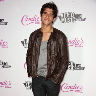 Tyler Posey in Candie's Host The 2011 MTV VMA After Party - Arrivals - tyler-posey-2011-mtv-vma-after-party-02