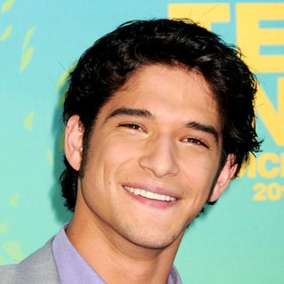 Tyler Posey in 2011 Teen Choice Awards - tyler-posey-2011-teen-choice-awards-01