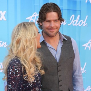 Mike Fisher in American Idol Season 11 Grand Finale Show - Arrivals - underwood-fisher-american-idol-season-11-grand-finale-show-01