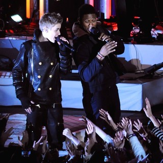 Justin Bieber, Usher in Justin Bieber and Usher Perform for The Pre-Taping of The Rockefeller Center Christmas Tree Lighting