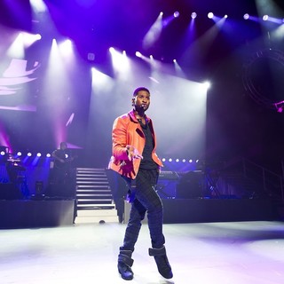 Usher in Usher Performs at The Apollo Hammersmith