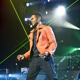 Usher in Usher Performs at The Apollo Hammersmith