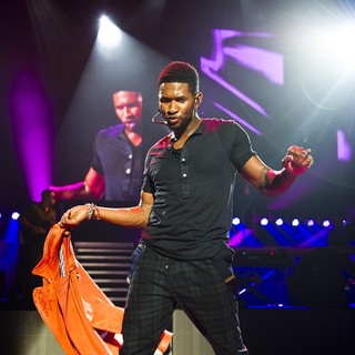 Usher in Usher Performs at The Apollo Hammersmith