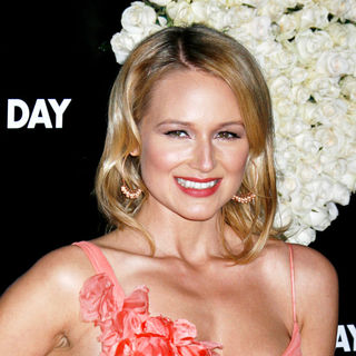 Jewel Kilcher in Los Angeles World Premiere of 'Valentine's Day' - Red Carpet - valentines_day_18_wenn2735428