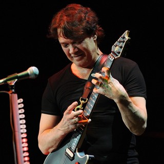 Van Halen Performing Live During The Different Kind of Truth Tour 2012 - van-halen-performing-the-different-kind-of-truth-tour-2012-04