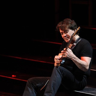 Van Halen Performing Live During The Different Kind of Truth Tour 2012 - van-halen-performing-the-different-kind-of-truth-tour-2012-13
