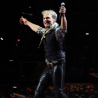 Van Halen Performing Live During The Different Kind of Truth Tour 2012 - van-halen-performing-the-different-kind-of-truth-tour-2012-18