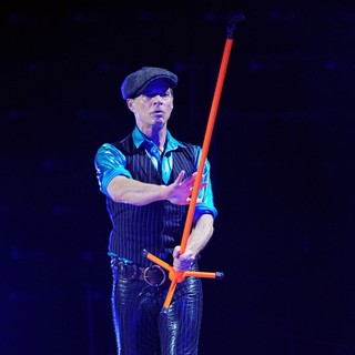 Van Halen Performing Live During The Different Kind of Truth Tour 2012 - van-halen-performing-the-different-kind-of-truth-tour-2012-19