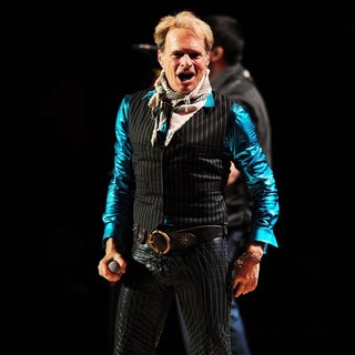 Van Halen Performing Live During The Different Kind of Truth Tour 2012 - van-halen-performing-the-different-kind-of-truth-tour-2012-34