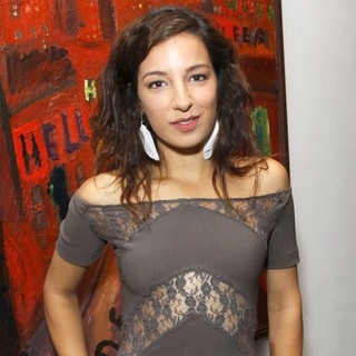 Vanessa Lengies in Trigg Ison Fine Art Presents The Contemporary West Coast Premiere of American Artist Chuck Connelly - vanessa-lengies-trigg-ison-fine-art-02