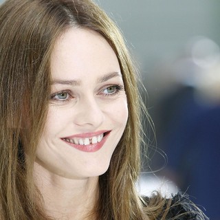 Vanessa Paradis in Fashion Week Ready to Wear Spring-Summer 2011 - Chanel - Outside Arrivals