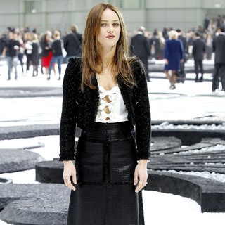 Vanessa Paradis in Fashion Week Ready to Wear Spring-Summer 2011 - Chanel - Outside Arrivals