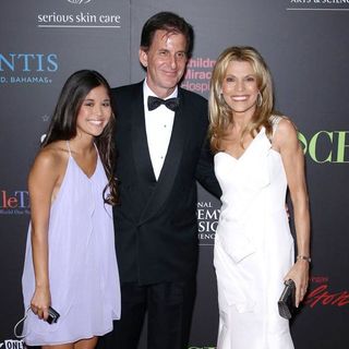 Vanna White in 2011 Daytime Emmy Awards - Red Carpet - vanna-white-2011-daytime-emmy-awards-02