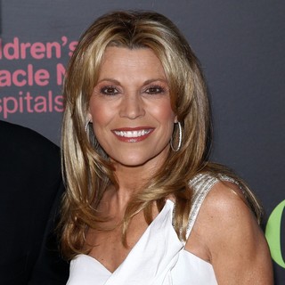 Vanna White in 2011 Daytime Emmy Awards - Red Carpet - vanna-white-2011-daytime-emmy-awards-03