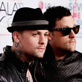 Benji Madden, Joel Madden in Vh1 Save The Music Foundation Gala