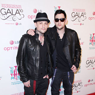 Benji Madden, Joel Madden in Vh1 Save The Music Foundation Gala