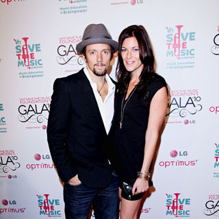Jason Mraz, Tristan Prettyman in Vh1 Save The Music Foundation Gala