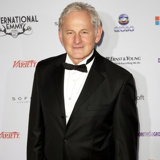 Victor Garber in 40th Annual International Emmy Awards - Arrivals