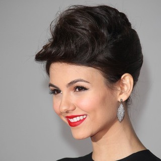 Victoria Justice in The BRIT Awards 2012 - Arrivals - victoria-justice-brit-awards-2012-01