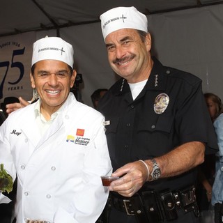 Antonio Villaraigosa, Charlie Beck in 75th Anniversary of The Los Angeles Mission Serving Thanksgiving Dinner to The Homeless