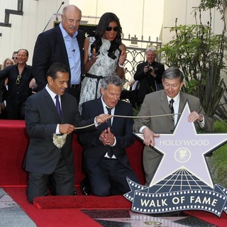 Natalie Cole in David Foster Honored with Star on The Hollywood Walk of Fame - villaraigosa-mcgraw-foster-cole-gubler-david-foster-walk-of-fame-01