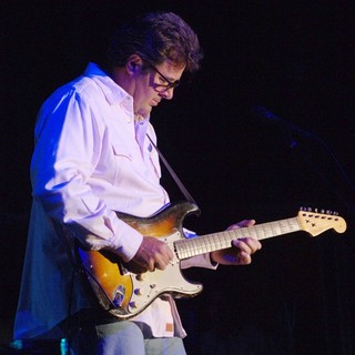 Vince Gill in Vince Gill Performing