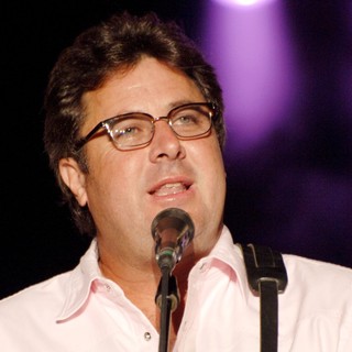 Vince Gill in Vince Gill Performing