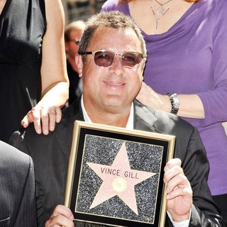 Vince Gill in Vince Gill Is Honored with A Star on The Hollywood Walk of Fame