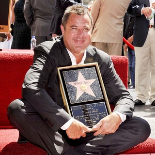 Vince Gill in Vince Gill Is Honored with A Star on The Hollywood Walk of Fame